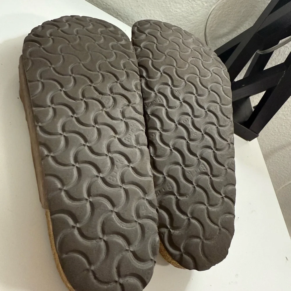 Birkenstock size 7 Brown Men's Sandals